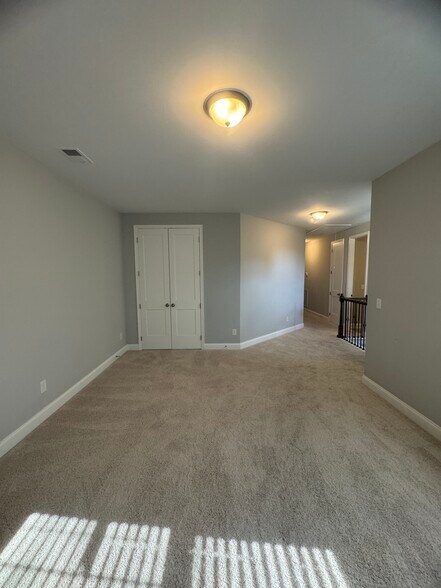 Building Photo - 3064 Flowing Creek Dr