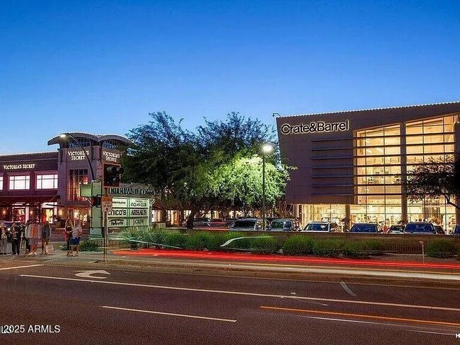 Building Photo - 15215 N Kierland Blvd