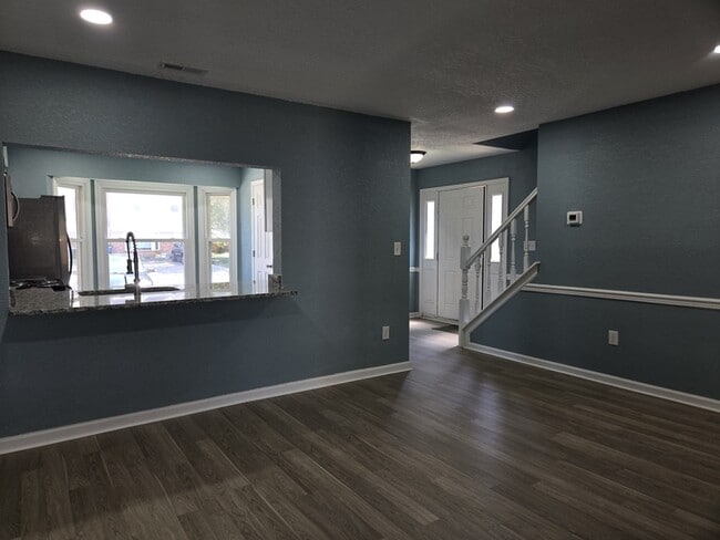 Building Photo - 689 Biltmore Dr