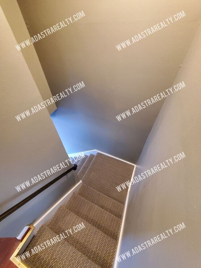 Building Photo - Affordable Olathe Townhome-Showing NOW!!