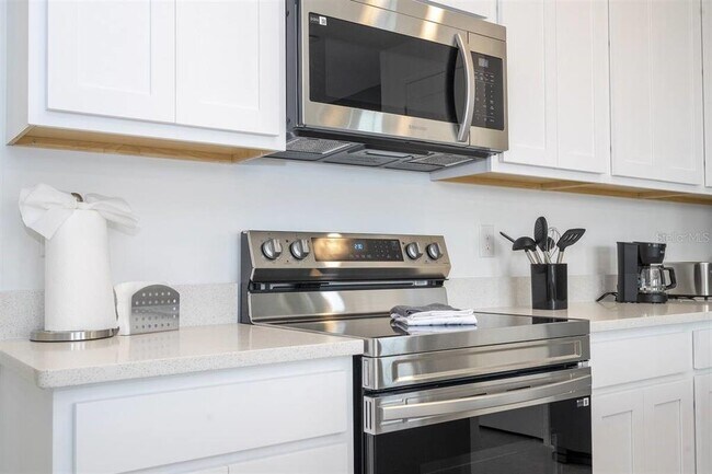 Building Photo - 619 Longboat Dr