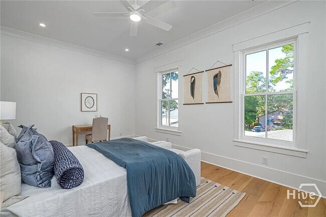 Building Photo - 304 W 38th St