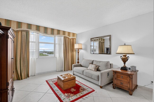Building Photo - 2121 N Ocean Blvd
