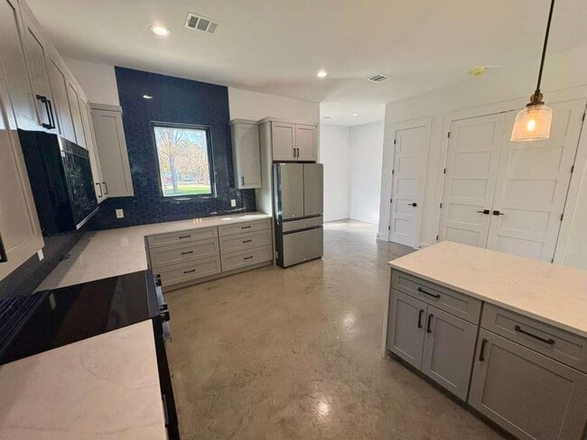 Building Photo - 10209 Gail Rd