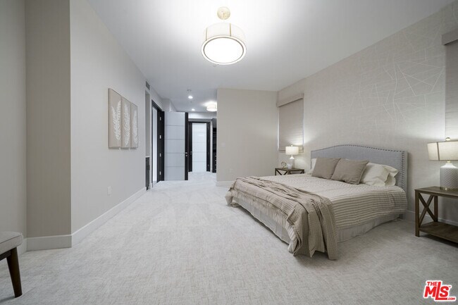 Building Photo - 1318 S Roxbury Dr