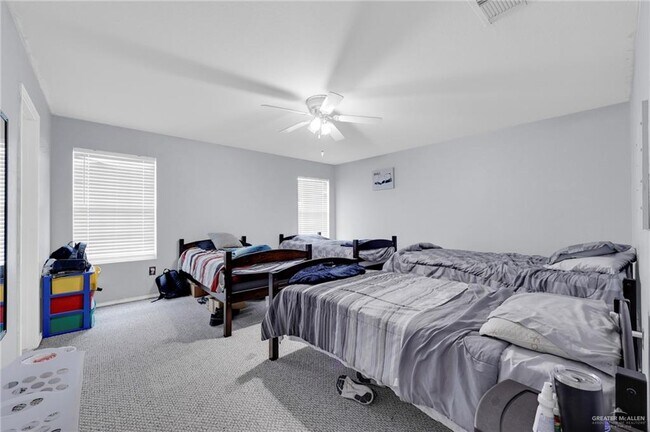 Building Photo - 14 View Point Dr