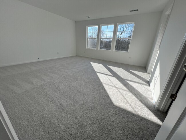 Building Photo - 1025 Red Finch Wy