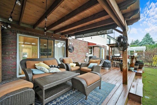 Building Photo - 5238 Pratt Ave