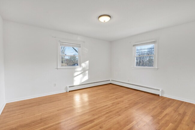 Building Photo - 4 Soundview Ave