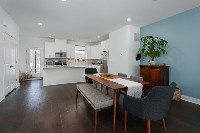 Building Photo - 1907 Swales Ct