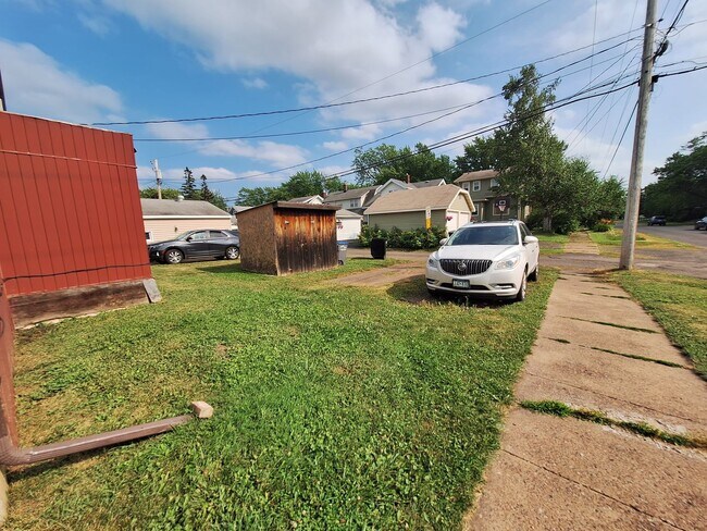 Building Photo - Remodeled Studio Apartment! OPEN AUGUST 1st