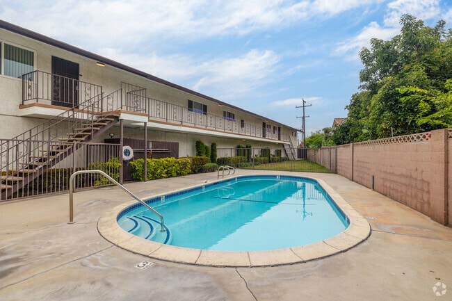 Pool - Woodruff Place Apts