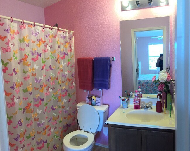 Building Photo - 8911 Rainbow Crk