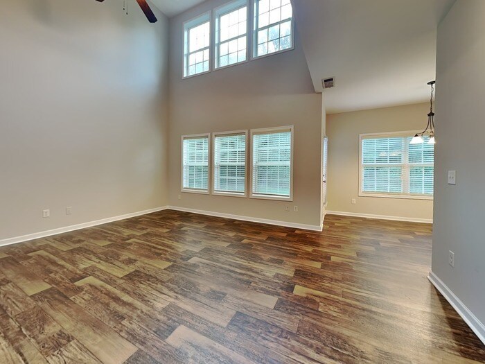 Building Photo - 2551 Freemont St