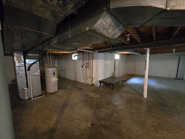 Building Photo - Brick Ranch in the heart of Jeffersontown! Featuring hardwood styled floors, 3 Bedrooms, 1.5 Bath...