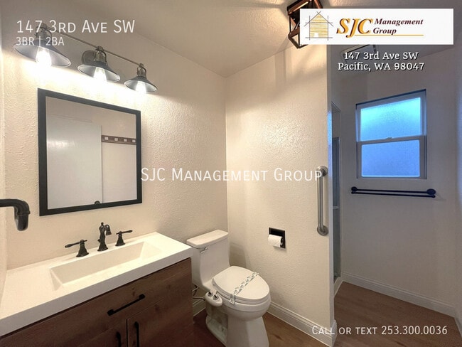 Building Photo - 147 3rd Ave SW