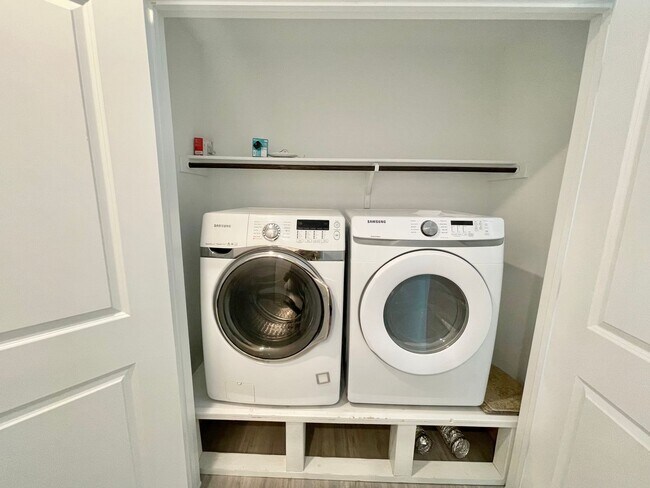 Building Photo - Beautiful 1 Story Home!