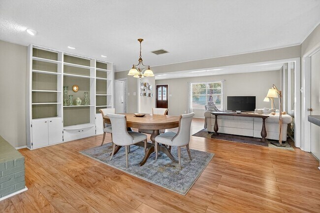 Building Photo - 3210 Cimmaron Ave