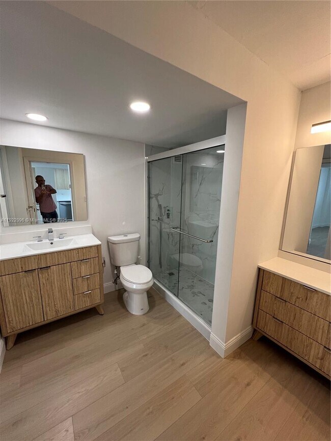 Building Photo - 345 Ocean Dr