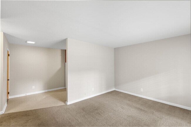 Building Photo - Celeste Manor - 1 Bedroom / 1 Bathroom, Updated