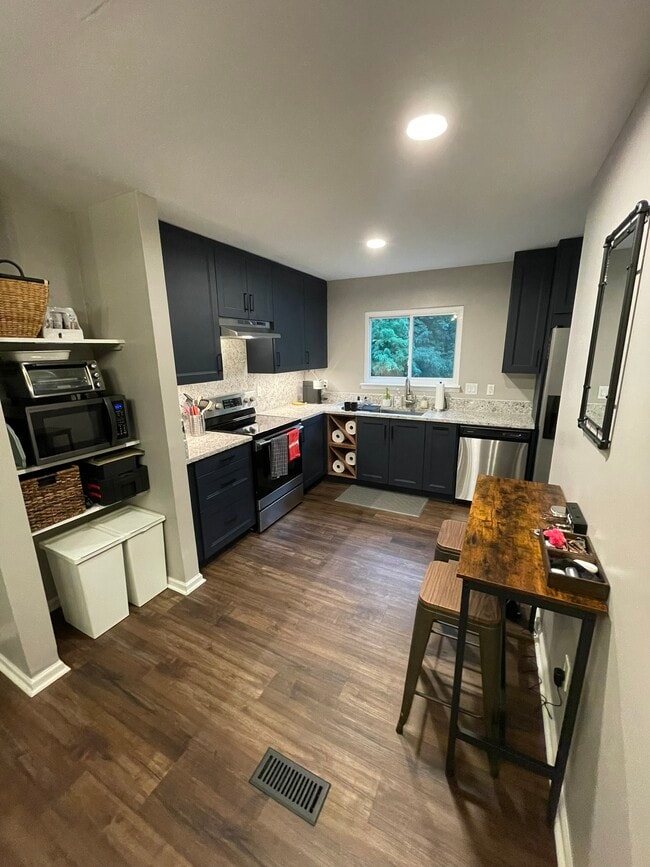 Building Photo - 5783 Forest Lawn Ct