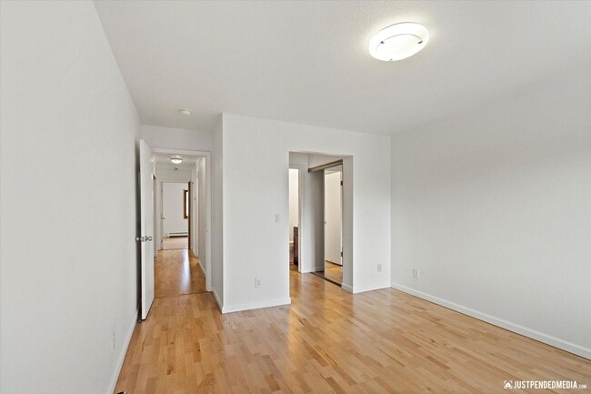 Building Photo - 2 Bed/ 2 Bath / Garage - Anchorage Condo!