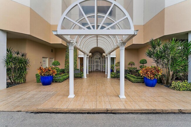 Building Photo - 176 Helios Dr