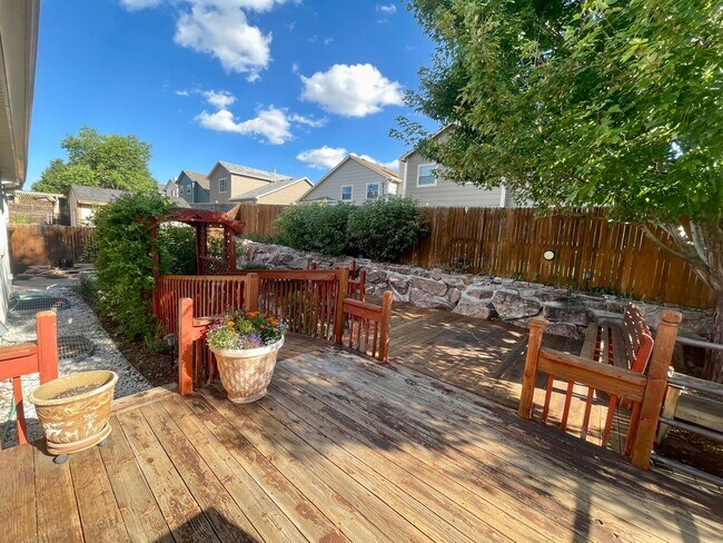 Building Photo - 4 Bed Rancher in District 20!!!