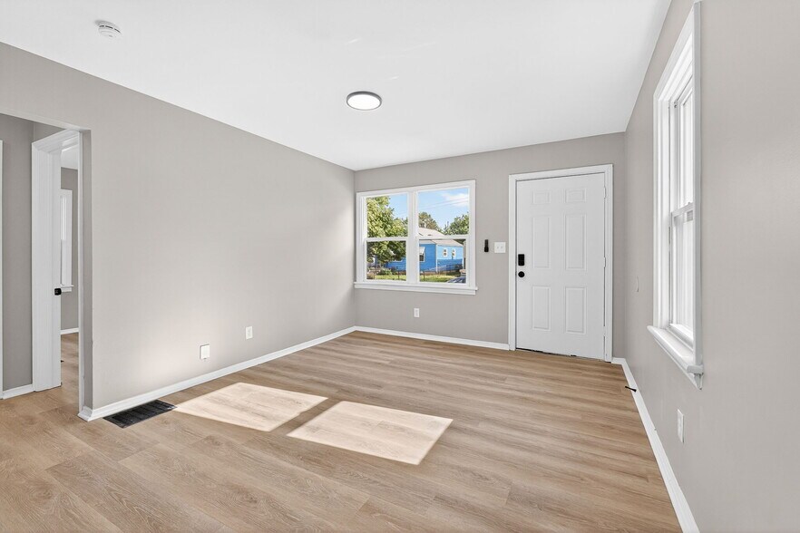 Building Photo - 1437 E 19th Ave