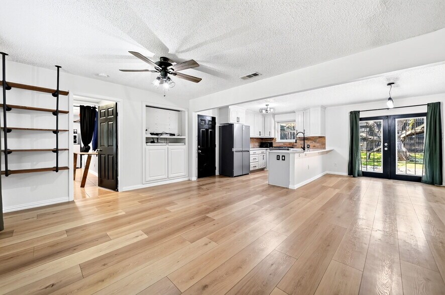 Building Photo - 505 Whittle Way
