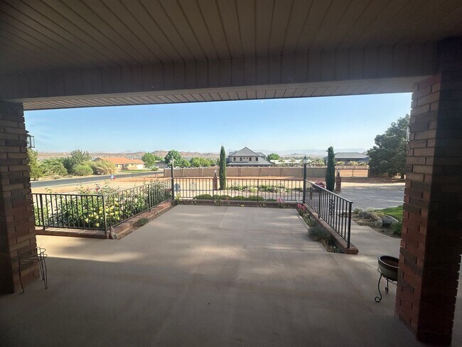 Building Photo - Charming Ranch Farmhouse in St. George – Spacious & Serene!