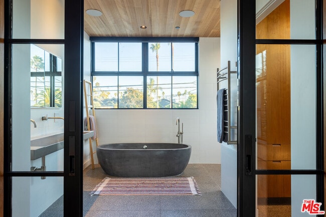 Building Photo - 746 Marco Pl