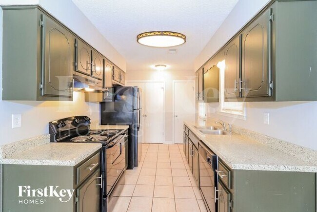Building Photo - 2079 McGehee Cove