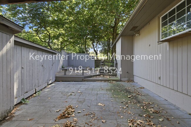 Building Photo - 3325 S Yorktown Ave