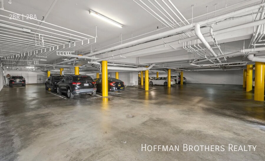 Building Photo - 1033 3rd St