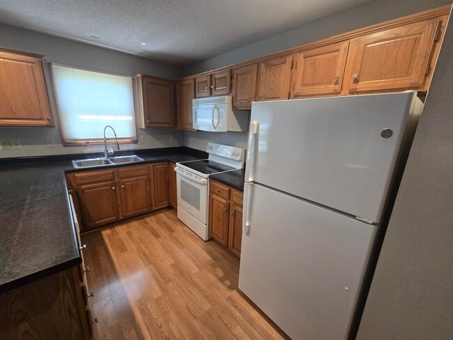 Building Photo - 3700 Falmouth Dr