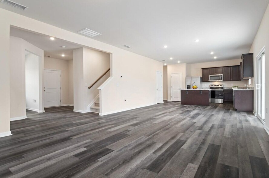 Building Photo - 3425 Honey Ivy Ln