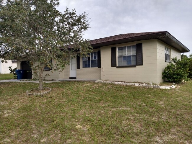 Building Photo - 2 bedroom 2 bathroom adorable house for rent