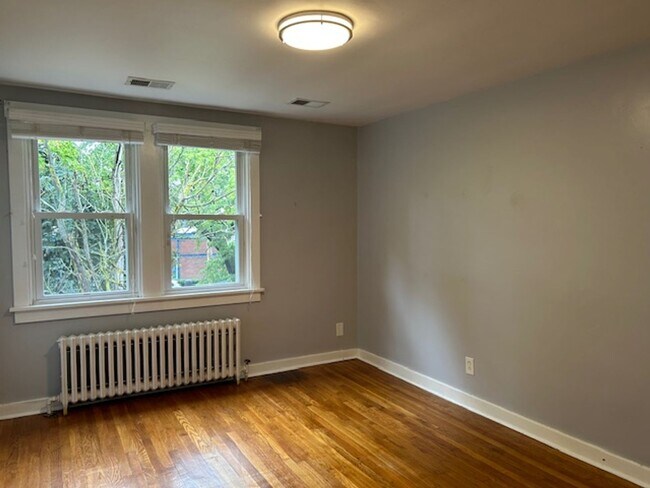 Building Photo - Cherniss Townhouses