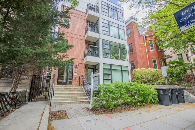 Building Photo - Stunning 2 BR/2 BA Condo in Lanier Heights!