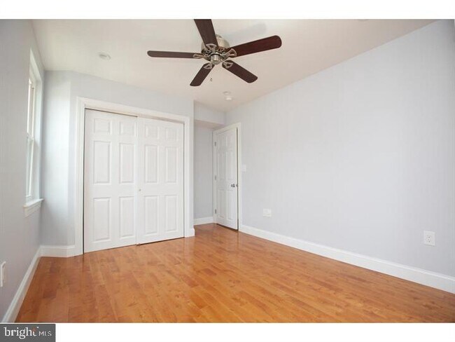 Building Photo - 2001 Tulip St