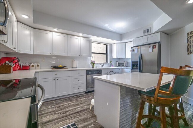 Building Photo - 7200 Radice Ct