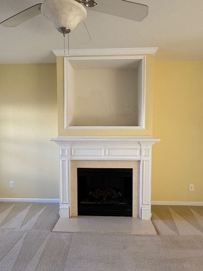 Building Photo - Cozy Living