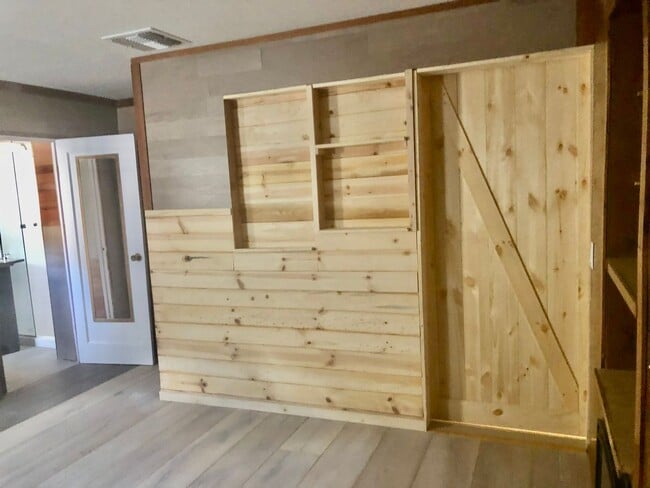 Building Photo - Pioche Mining Town 2 Bedroom Home