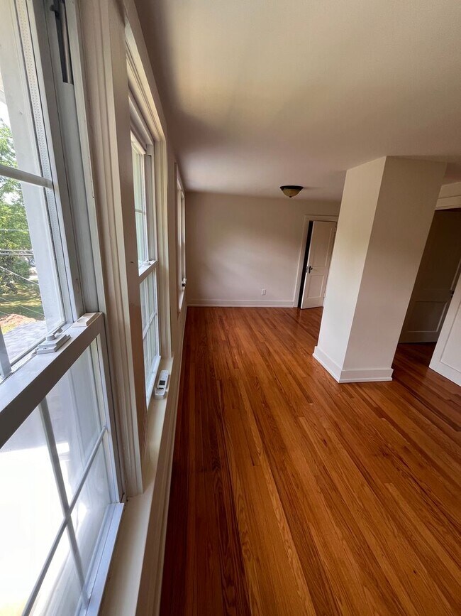 Building Photo - 404 11th St