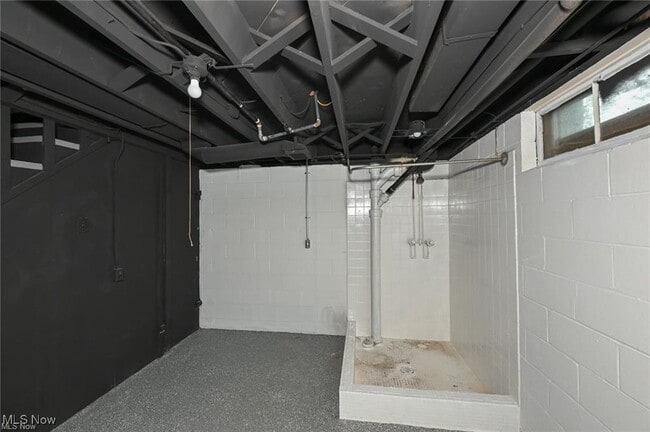 Building Photo - 357 E Paige Ave