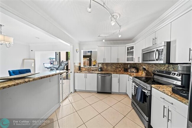 Building Photo - 8745 SW 137th Ave