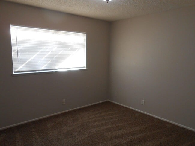 Building Photo - Spacious Single Story Home near Alta and B...