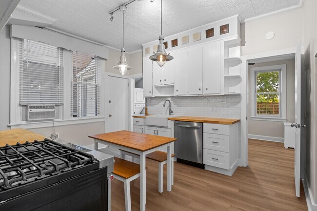 Building Photo - 938 Avenue C