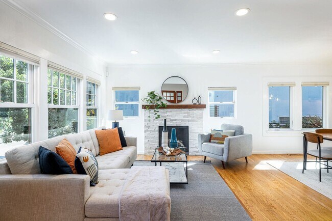 Building Photo - Wonderful Rockridge Home for Lease